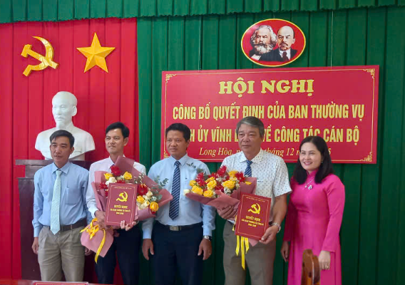 Công bố Quyết định của Ban Thường vụ Tỉnh Vĩnh Long về công tác cán bộ tại xã Long Hòa